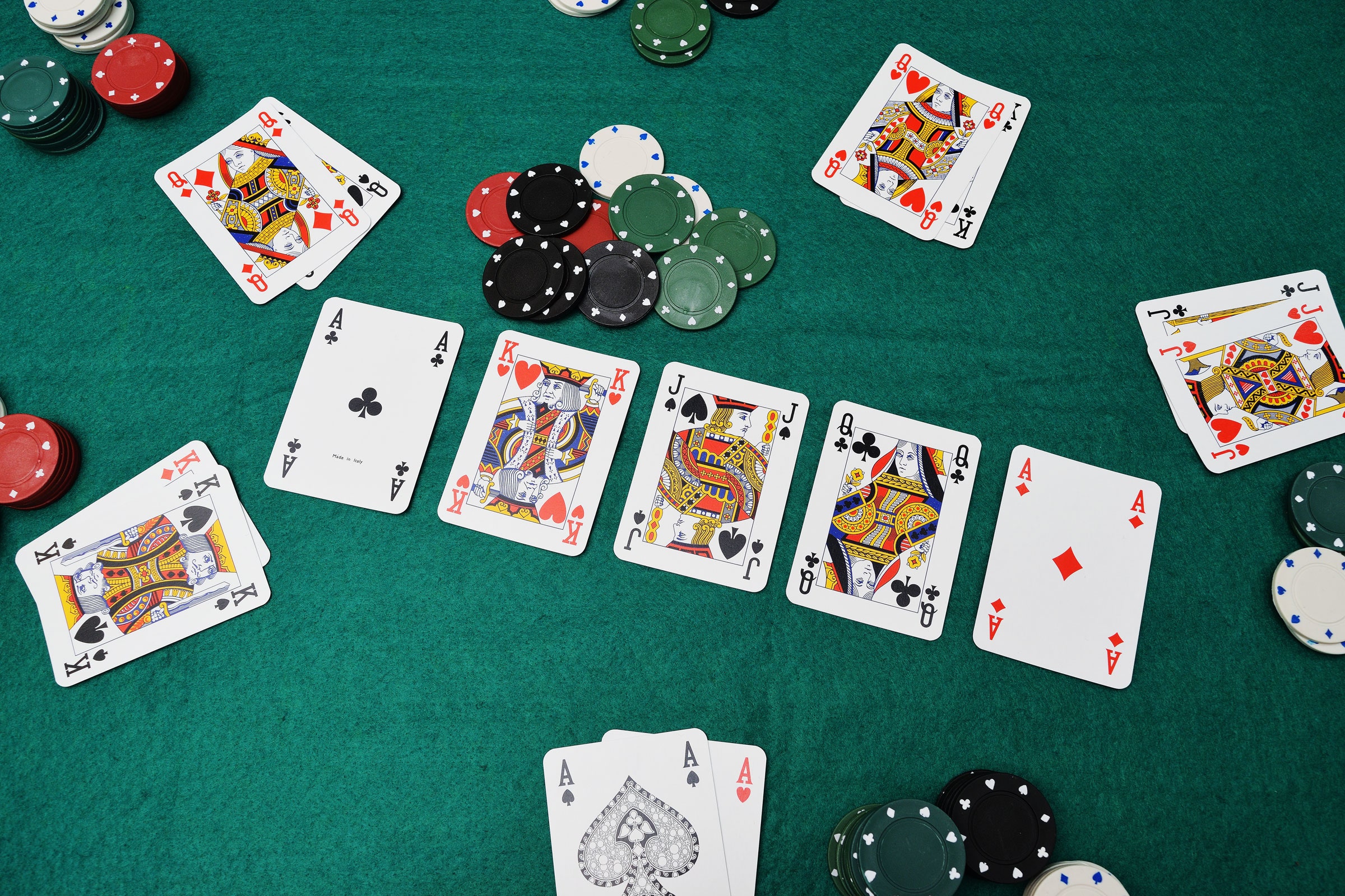 Khám phá giao diện và chức năng poker J88